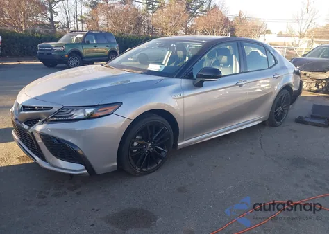 2021 Toyota Camry Xse Hybrid z USA, uszkodzony, nr VIN 4T1K31AK7MU028264